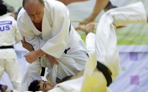 Ông Putin đã dùng "chiến thuật Judo" ở Ukraine như thế nào?