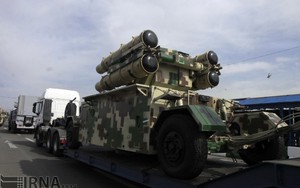 ẢNH: Iran duyệt binh hoành tráng, khoe nhiều vũ khí "khủng"