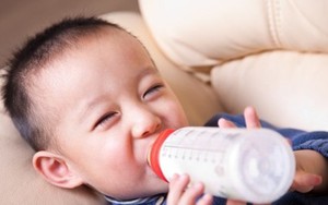 Sữa dê hay sữa bò tốt cho trẻ hơn?