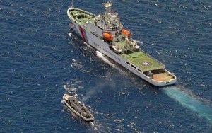 Toàn cảnh tàu Philippines "quần nhau" với tàu TQ ở Bãi Cỏ Mây
