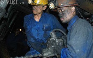 Vụ sập hầm: Thưởng nóng 100 triệu đồng cho đội thợ lò "thần tốc"