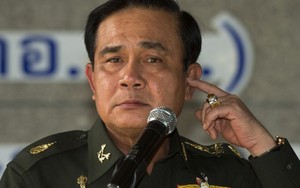 Thủ tướng Thái Lan bị phe đối lập dùng bùa ngải hãm hại?