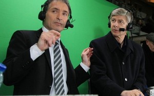 HLV Wenger bất ngờ bị sa thải