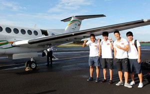Công Phượng và U19 "quậy" tưng bừng bên chuyên cơ của bầu Đức