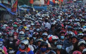 Cửa ngõ TP.HCM kẹt cứng vì ‘biển người’ đổ về Sài Gòn