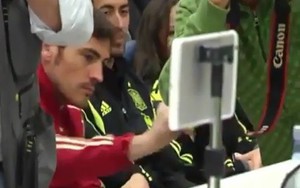 Kỹ năng móc túi dở tệ của Iker Casillas
