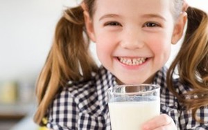 12 sai lầm hay mắc khiến việc uống sữa trở nên bất lợi