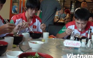 Thói quen ăn uống sai lầm đã làm hại ĐT U19 Việt Nam?