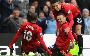 Rooney không thể đá cặp với Van Persie