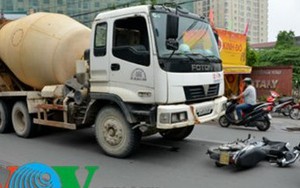 Nữ sinh thoát chết hi hữu dưới gầm xe bồn