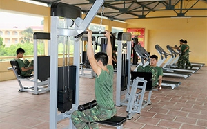 Tập thể hình ở Trung đoàn 692