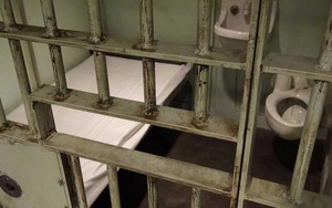 Mỹ: Trại giam bang phải thả tù nhân vì... hết thức ăn