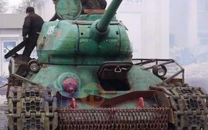 Ly khai Donbass phục dựng tăng “đồ cổ” T-34 ra chiến trường