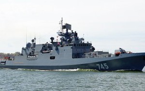[VIDEO] Tàu hộ vệ tên lửa Đô đốc Grigorovich thị uy sức mạnh