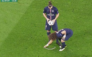 David Luiz giở trò "dị" khi tái đấu Chelsea