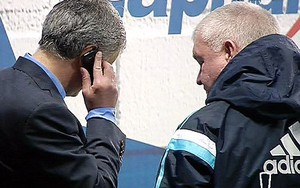 Jose Mourinho làm gì ngay sau khi Chelsea vô địch?