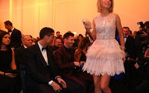 Nữ cầu thủ xinh đẹp lại khiến Ronaldo, Messsi "sái cổ"