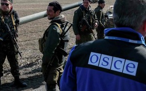 Lính Kiev cảnh cáo OSCE: Nếu có người Nga, sẽ giết không tha!