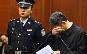 Quan tham Trung Quốc tự tử, ai sẽ phải chịu tội?