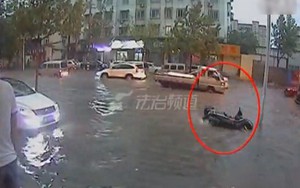 Cụ ông chết đuối tức tưởi… giữa phố vì không ai cứu