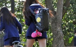Quan chức Nhật Bản yêu cầu nữ sinh viên bán quần lót cho mình