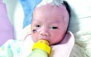 Phẫn nộ người mẹ trẻ ném con trai mới sinh từ cửa sổ tầng 5