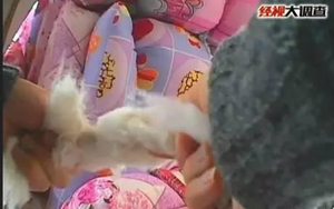 Sự thật kinh hoàng đằng sau những chiếc chăn siêu nhẹ TQ