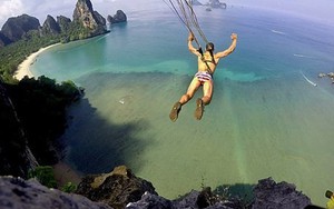 'Dị nhân' xuyên 4 móc sắt ở lưng nhảy vực sâu trăm mét