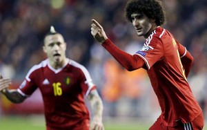 Fellaini khiến Falcao, Van Persie "khóc ròng"