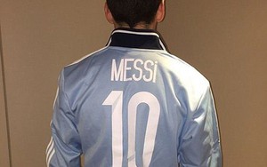 Messi khoe áo độc mừng 10 triệu lượt theo dõi trên Instagram