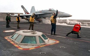 Hệ thống phóng máy bay trên hạm hoạt động thế nào?