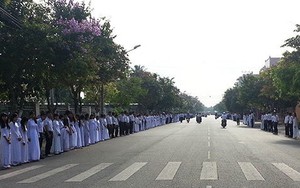 Ngày thầy mất, Facebook nhuộm một màu đen u ám