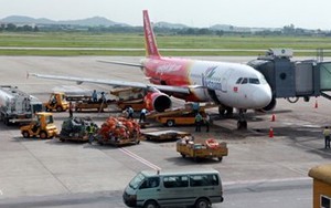 Hành khách bất ngờ mở cửa thoát hiểm máy bay Vietjet tìm…nhà vệ sinh