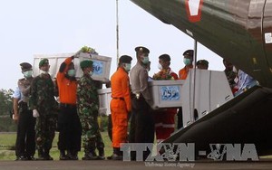 Indonesia trục vớt thân máy bay QZ8501