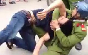 Táo tợn cầm dao, súng kích điện tấn công CA hòng bỏ trốn
