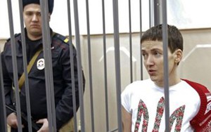 Nga không phóng thích nữ phi công Ukraine đang tuyệt thực