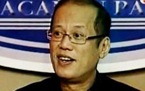 Vì sao Tổng thống Philippines hay cười lúc "dầu sôi lửa bỏng"?