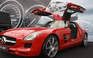 Cận cảnh siêu xe "cửa cánh chim" Mercedes SLS AMG