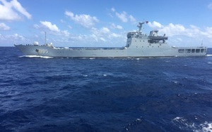 Tàu chiến Trung Quốc chĩa súng vào tàu tiếp tế Việt Nam