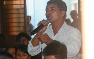 Trả tiền cho người đặt quan tài trên đường cao tốc