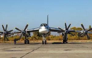 “Pháo đài bay” B-52 và “gấu” Tu-95: Nếu so găng ai sẽ thắng?