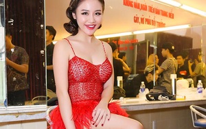 Văn Mai Hương mặc gợi cảm, tiết lộ lý do bỏ hát suốt 1 năm