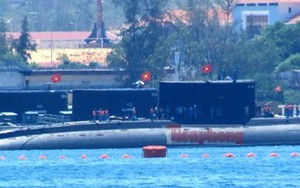 Cận cảnh tàu ngầm 185 - Khánh Hòa vào cảng Lữ đoàn 189
