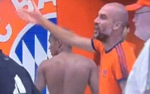 Pep Guardiola nổi cáu, gây sự với “côn đồ sân cỏ”