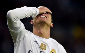 Không đặt cạnh Messi, Ronaldo còn lại gì?