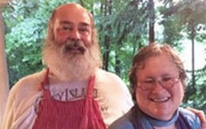 30 năm chung sống diệu kỳ của cặp đôi trái khoáy chồng gay, vợ les