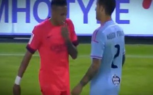 Neymar thản nhiên làm trò "mất vệ sinh" trên sân