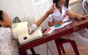 Nam Định: Mải lướt Facebook, nữ điều dưỡng bị đình chỉ