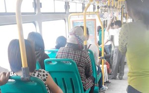 Hình ảnh trên xe buýt khiến dân mạng bức xúc