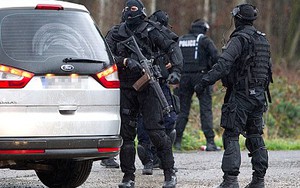 Thảm sát Paris: Cảnh sát phong toả một khu rừng, vây bắt 2 nghi phạm
